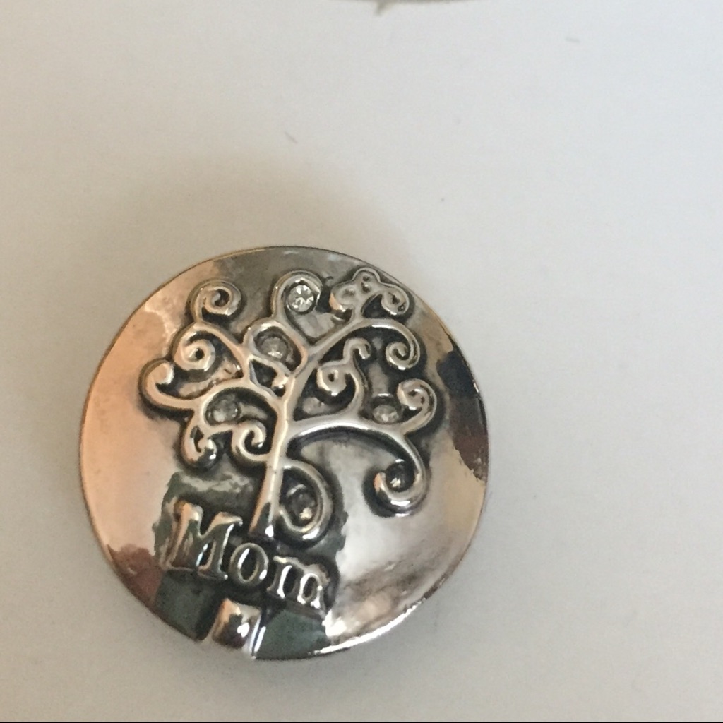 Magnolia And Vine 18mm Snap S1234 10$